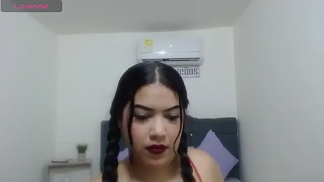 Snapshot of Aleja_Gold chatting on February 16, 1:10 pm Aleja Gold online show from February 16, 1:10 pm