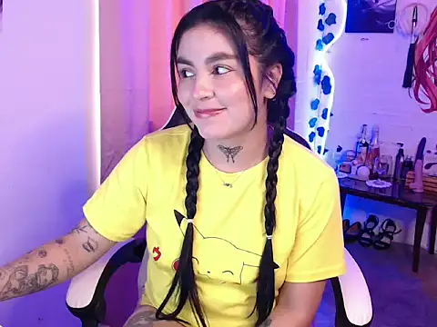 JanineRae online show from March 18, 6:20 pm