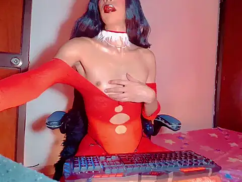 latinhott23 online show from April 19, 11:33 am