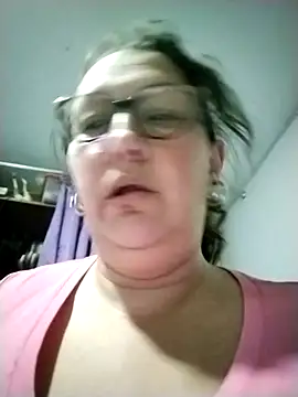 Snapshot of _Saraqueen chatting on March 3, 1:34 am Saraqueen online show from March 3, 1:34 am