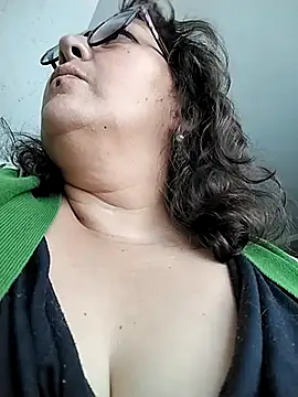 Snapshot of _Saraqueen chatting on February 18, 3:52 pm Saraqueen online show from February 18, 3:52 pm