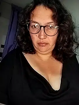 Snapshot of _Saraqueen chatting on February 18, 3:48 am Saraqueen online show from February 18, 3:48 am