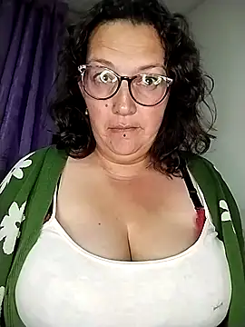 Snapshot of _Saraqueen chatting on February 21, 3:41 am Saraqueen online show from February 21, 3:41 am