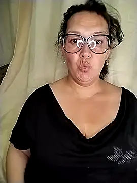  Saraqueen online show from April 10, 4:30 am