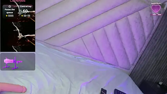 Snapshot of SarahRizof chatting on February 15, 5:41 am SarahRizof online show from February 15, 5:41 am