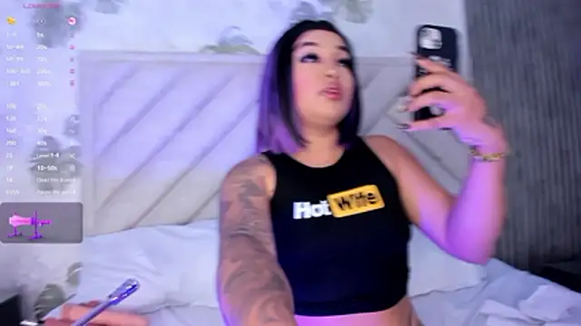 SarahRizof online show from March 22, 5:21 am