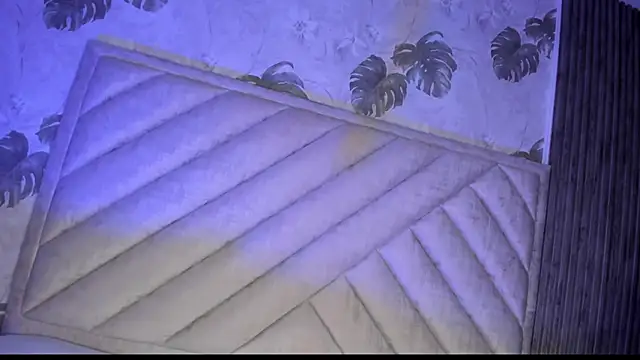 SarahRizof online show from March 13, 5:12 am