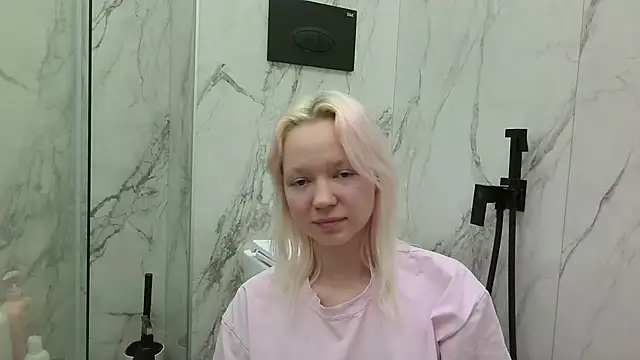 Snapshot of BabyyDolll_ chatting on February 14, 11:10 am BabyyDolll online show from February 14, 11:10 am