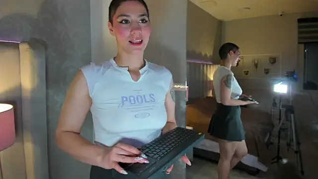 Raven1fox online show from April 14, 3:44 am