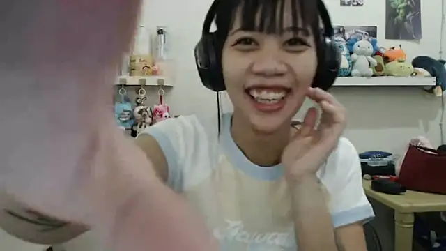 Snapshot of GloryKulikowski chatting on March 3, 1:45 am GloryKulikowski online show from March 3, 1:45 am