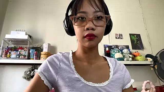 Snapshot of GloryKulikowski chatting on February 23, 1:07 am GloryKulikowski online show from February 23, 1:07 am