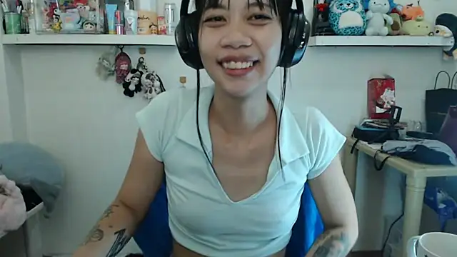 Snapshot of GloryKulikowski chatting on March 2, 7:15 am GloryKulikowski online show from March 2, 7:15 am