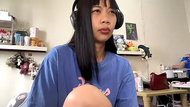 Snapshot of GloryKulikowski chatting on February 25, 1:17 am GloryKulikowski online show from February 25, 1:17 am