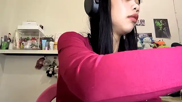 Snapshot of GloryKulikowski chatting on February 27, 1:17 am GloryKulikowski online show from February 27, 1:17 am