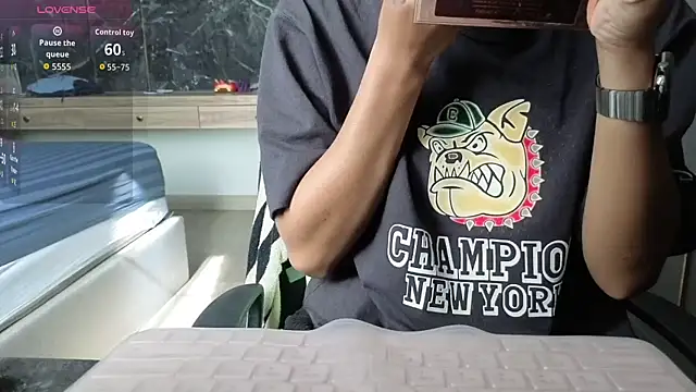 Alittleasaingirl online show from March 6, 2:17 am