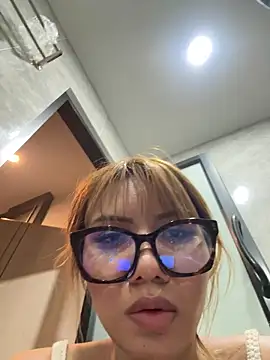 Alittleasaingirl online show from April 15, 12:42 pm