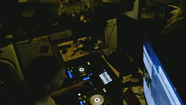 Snapshot of BISLETJE1980 chatting on February 21, 2:02 am BISLETJE1980 online show from February 21, 2:02 am