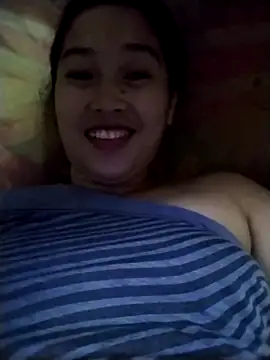 Snapshot of Latina_29 chatting on February 18, 6:11 am Latina 29 online show from February 18, 6:11 am