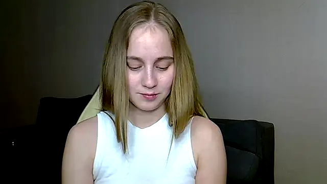 Snapshot of christimontero chatting on March 2, 5:20 pm christimontero online show from March 2, 5:20 pm