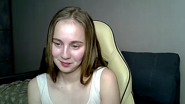 Snapshot of christimontero chatting on February 19, 6:21 am christimontero online show from February 19, 6:21 am