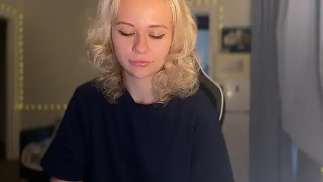 Leylia Lily online show from March 11, 9:47 am