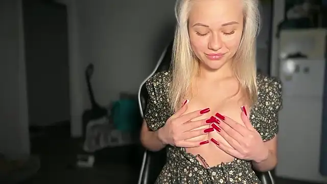 Leylia Lily online show from April 14, 6:13 pm