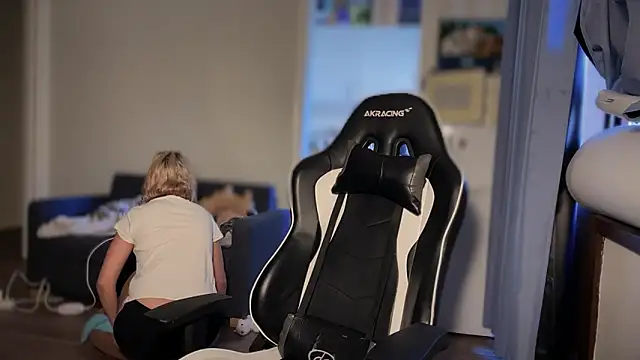 Leylia Lily online show from March 5, 10:01 am