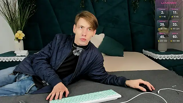 Snapshot of Erick_Wilson chatting on November 30, 6:03 am Erick Wilson online show from November 30, 6:03 am