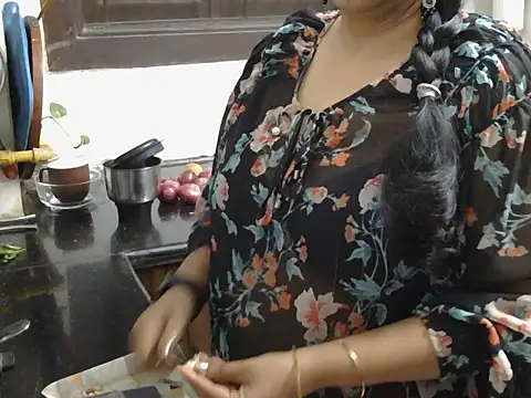 Snapshot of Hot_Sonniyaa chatting on February 20, 8:38 am Hot Sonniyaa online show from February 20, 8:38 am