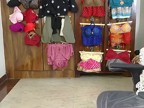 Hot Sonniyaa online show from March 26, 5:11 pm