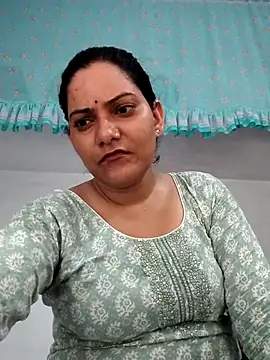Snapshot of Anushka_Singh0 chatting on July 17, 12:46 pm Anushka Singh0 online show from July 17, 12:46 pm