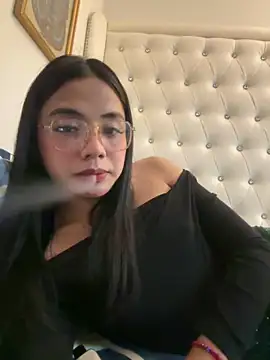 camillejoson online show from April 8, 12:17 pm