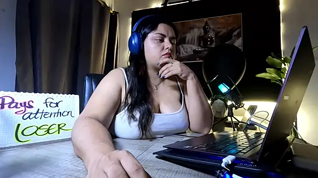 AzaraOnyx online show from June 9, 4:52 pm