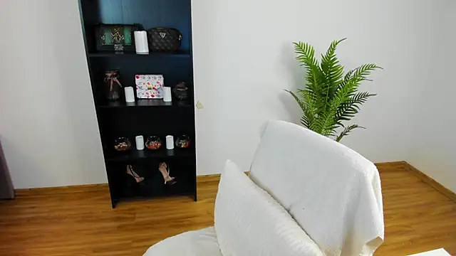 Snapshot of khloe_starrr chatting on May 28, 3:51 pm khloe starrr online show from May 28, 3:51 pm