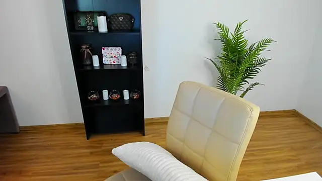 Snapshot of khloe_starrr chatting on May 31, 6:09 pm khloe starrr online show from May 31, 6:09 pm