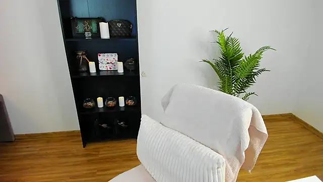Snapshot of khloe_starrr chatting on April 27, 4:49 pm khloe starrr online show from April 27, 4:49 pm