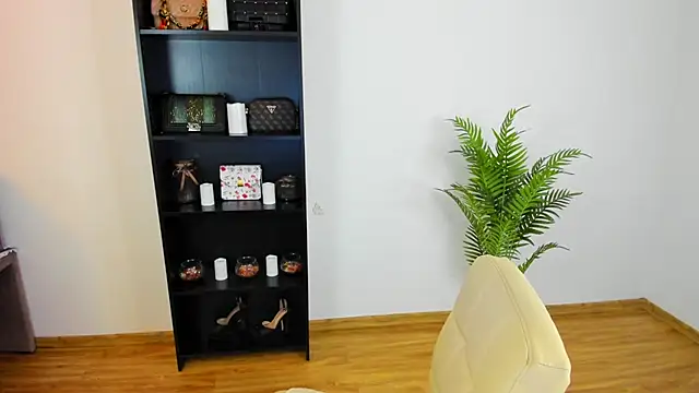 Snapshot of khloe_starrr chatting on July 18, 3:31 pm khloe starrr online show from July 18, 3:31 pm