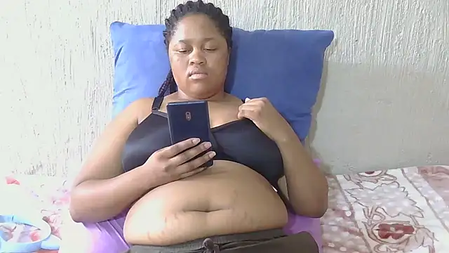 Snapshot of TemptingTits chatting on February 22, 1:24 pm TemptingTits online show from February 22, 1:24 pm