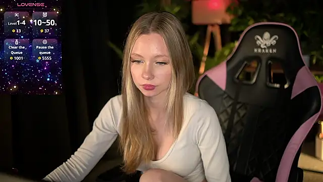 Snapshot of SweetDaisy_me chatting on March 2, 3:41 pm SweetDaisy me online show from March 2, 3:41 pm