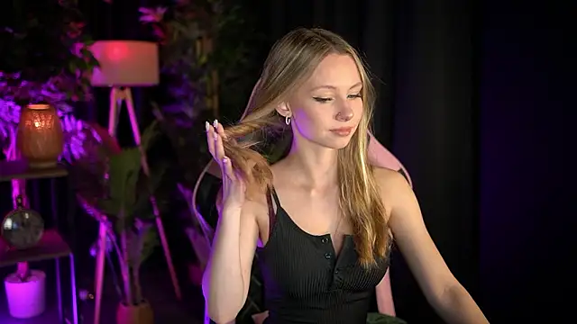 SweetDaisy me online show from March 17, 4:10 pm