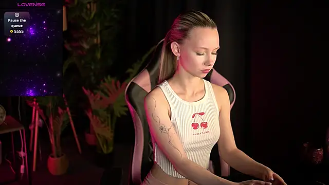 SweetDaisy me online show from April 3, 5:30 pm