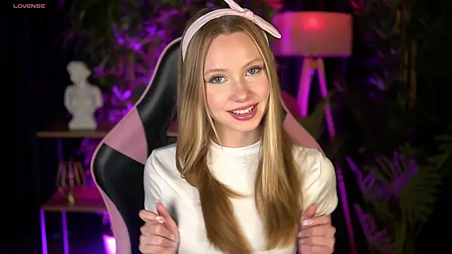 SweetDaisy me online show from March 11, 4:23 pm