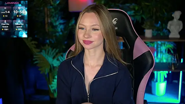 Snapshot of SweetDaisy_me chatting on February 22, 8:17 am SweetDaisy me online show from February 22, 8:17 am