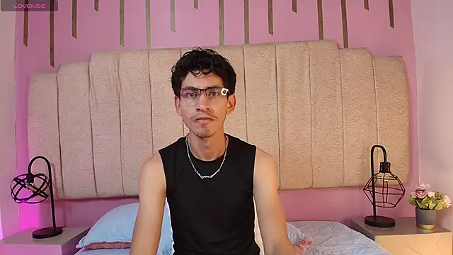 Snapshot of skinny_jean_ chatting on February 28, 1:55 pm skinny jean online show from February 28, 1:55 pm