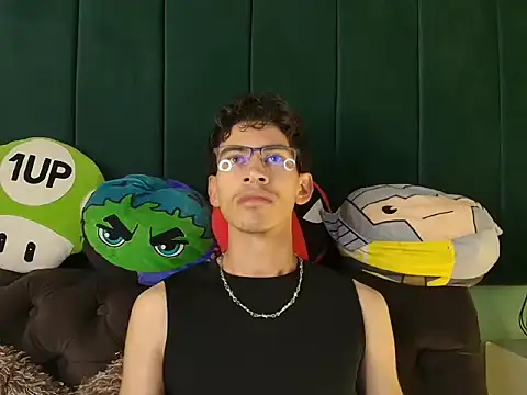 Snapshot of skinny_jean_ chatting on February 24, 7:26 pm skinny jean online show from February 24, 7:26 pm