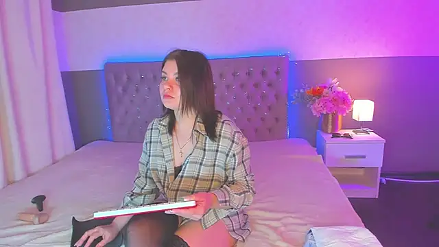 AmandaHoppe online show from April 2, 5:03 am