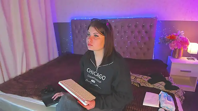 AmandaHoppe online show from March 30, 4:58 am