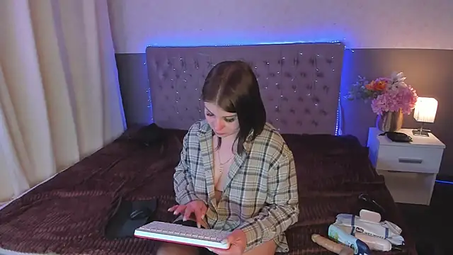 AmandaHoppe online show from March 27, 8:26 am