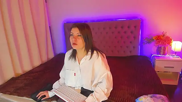 AmandaHoppe online show from April 15, 5:13 am