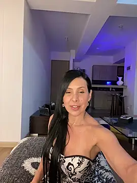 Snapshot of caritoo21 chatting on March 3, 2:29 am caritoo21 online show from March 3, 2:29 am